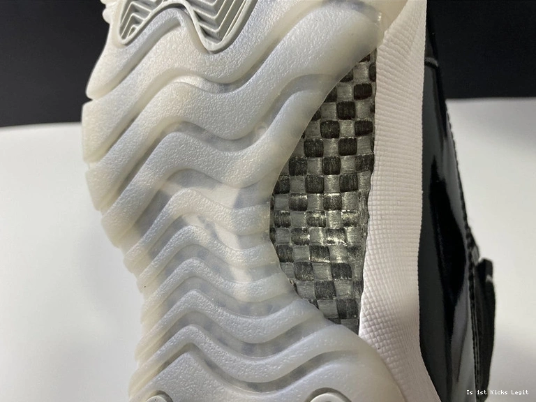 11  “25th  Jordan CT8012-011 Anniversary” Air 0420